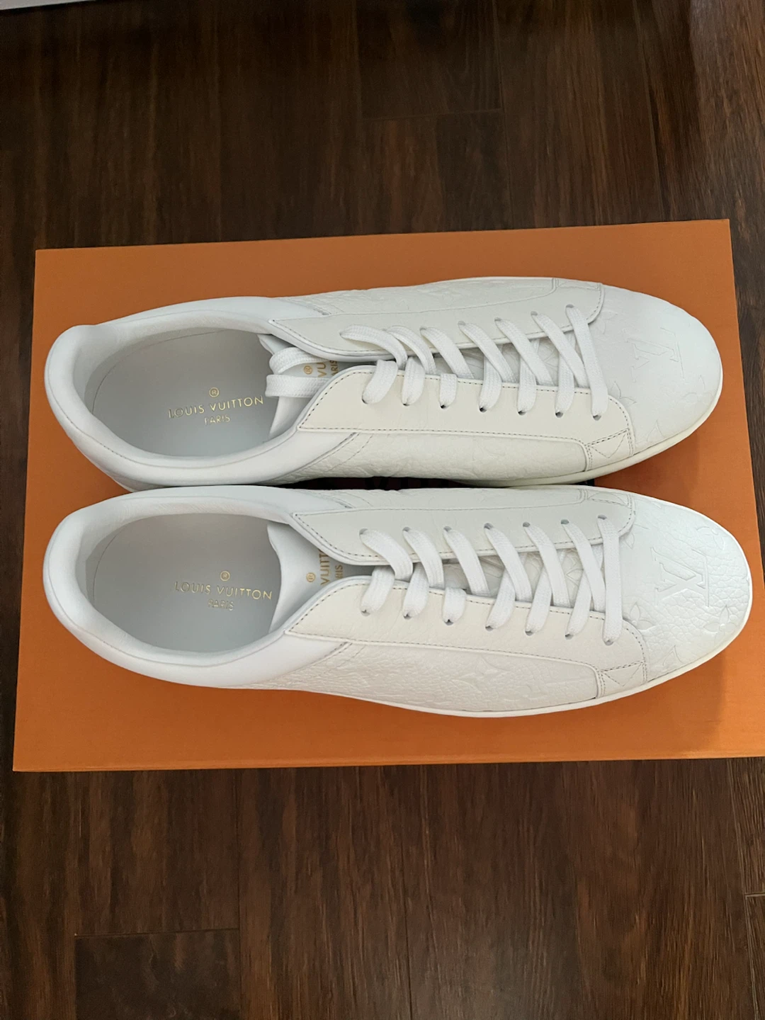 Louis Vuitton White Monogram Leather Sneakers – Size 7.5 - photo 5