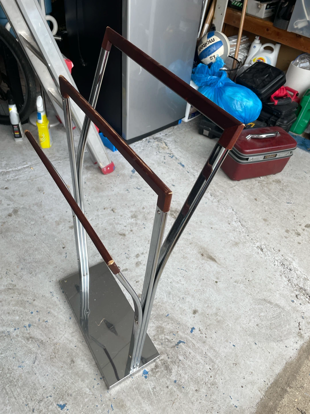 Chrome and Wood Towel Rack - photo 4