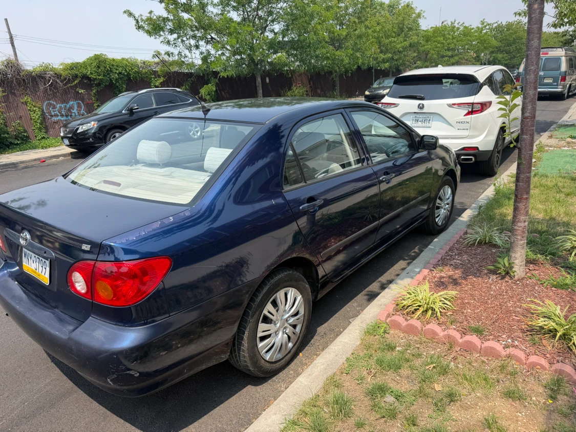 2007 Toyota Corolla LE Sedan - photo 2