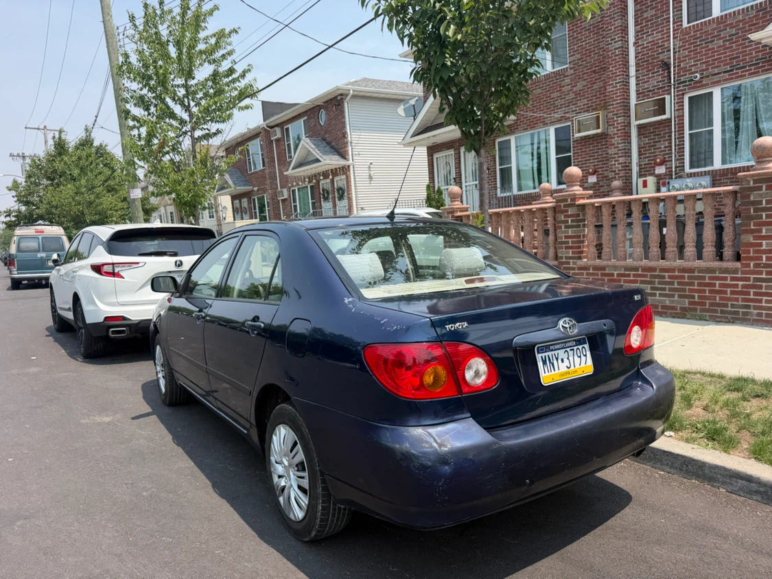 2007 Toyota Corolla LE Sedan - photo 4