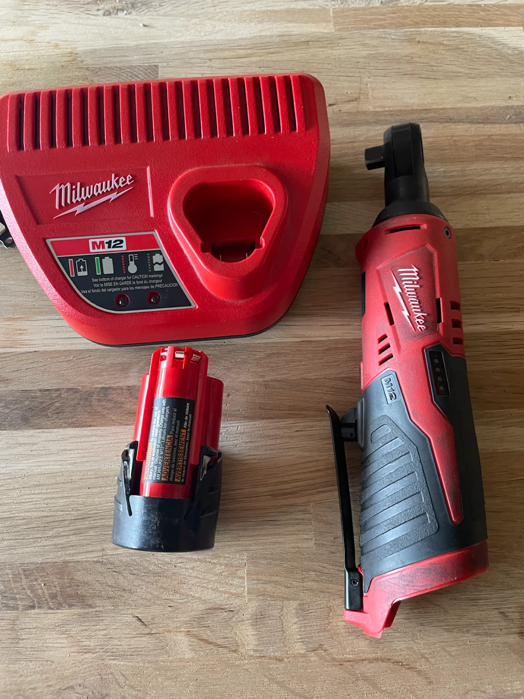 Milwaukee M12 Cordless Ratchet Set with Battery and Charger