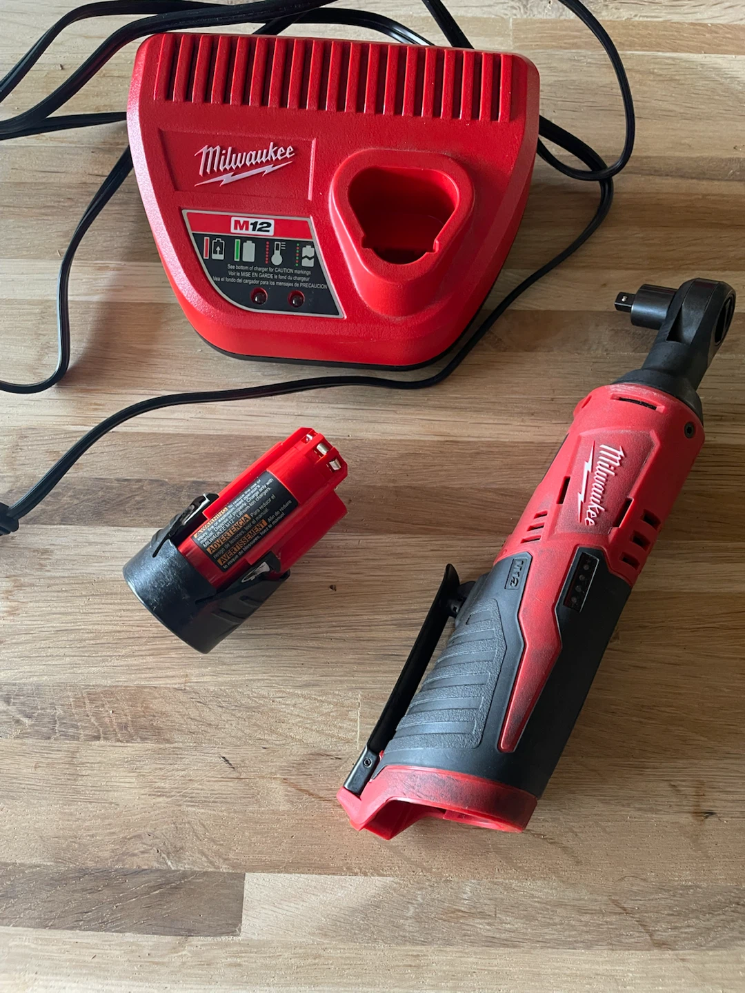 Milwaukee M12 Cordless Ratchet Set with Battery and Charger - photo 3
