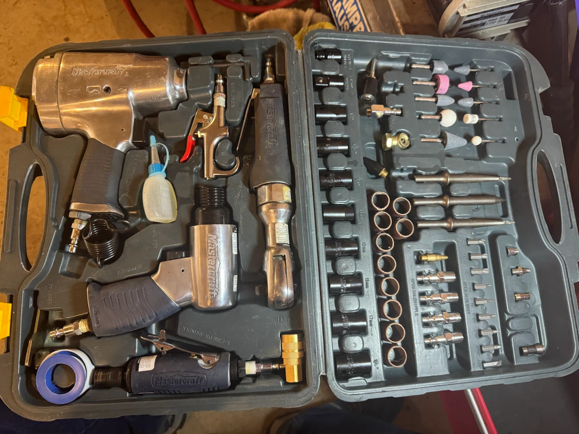 Brand new Mastercraft Air Tool Set.