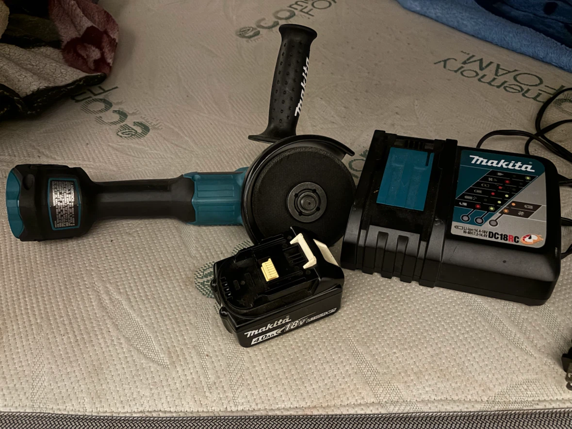 Makita 18V LXT Cordless Angle Grinder Combo Kit