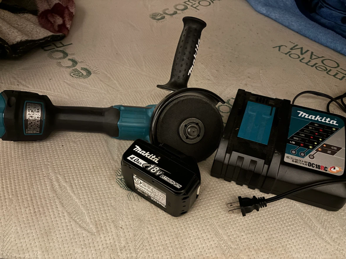Makita 18V LXT Cordless Angle Grinder Combo Kit - photo 2