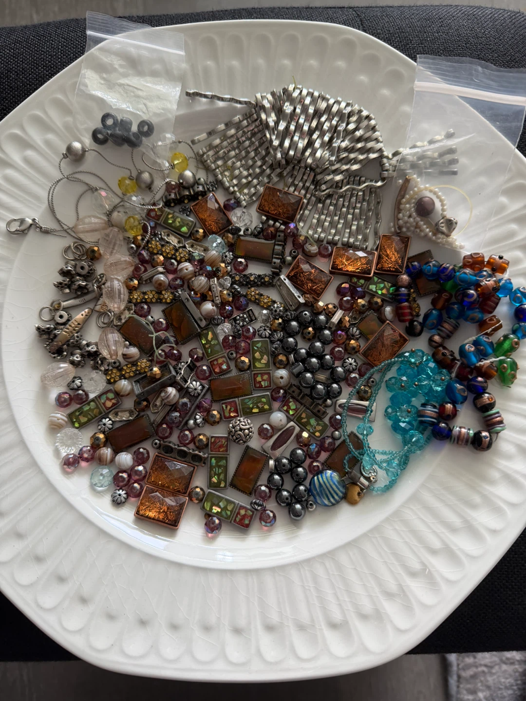 Assorted pieces of broken jewellery for repurposing/crafting