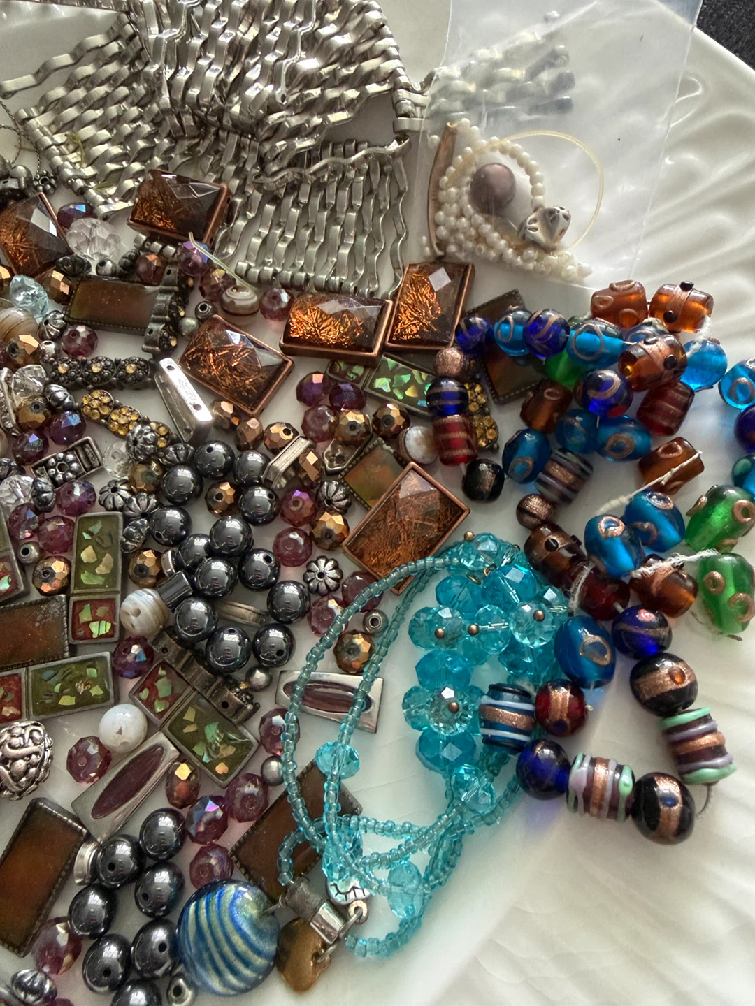 Assorted pieces of broken jewellery for repurposing/crafting - photo 2
