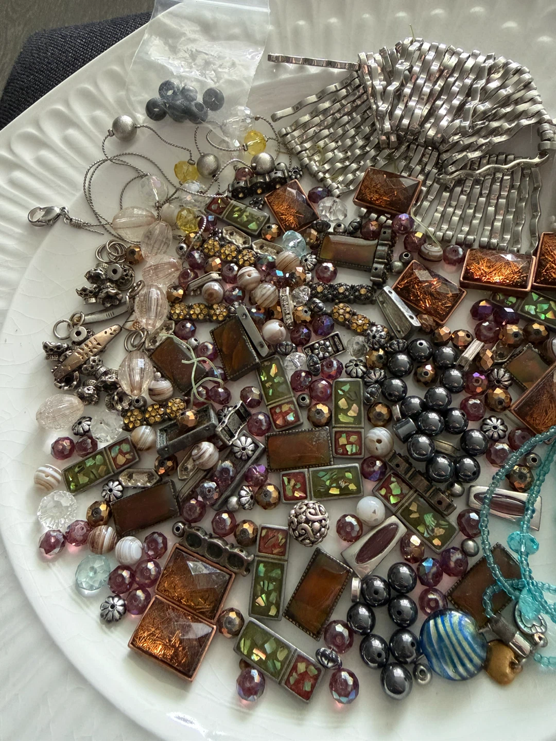 Assorted pieces of broken jewellery for repurposing/crafting - photo 3
