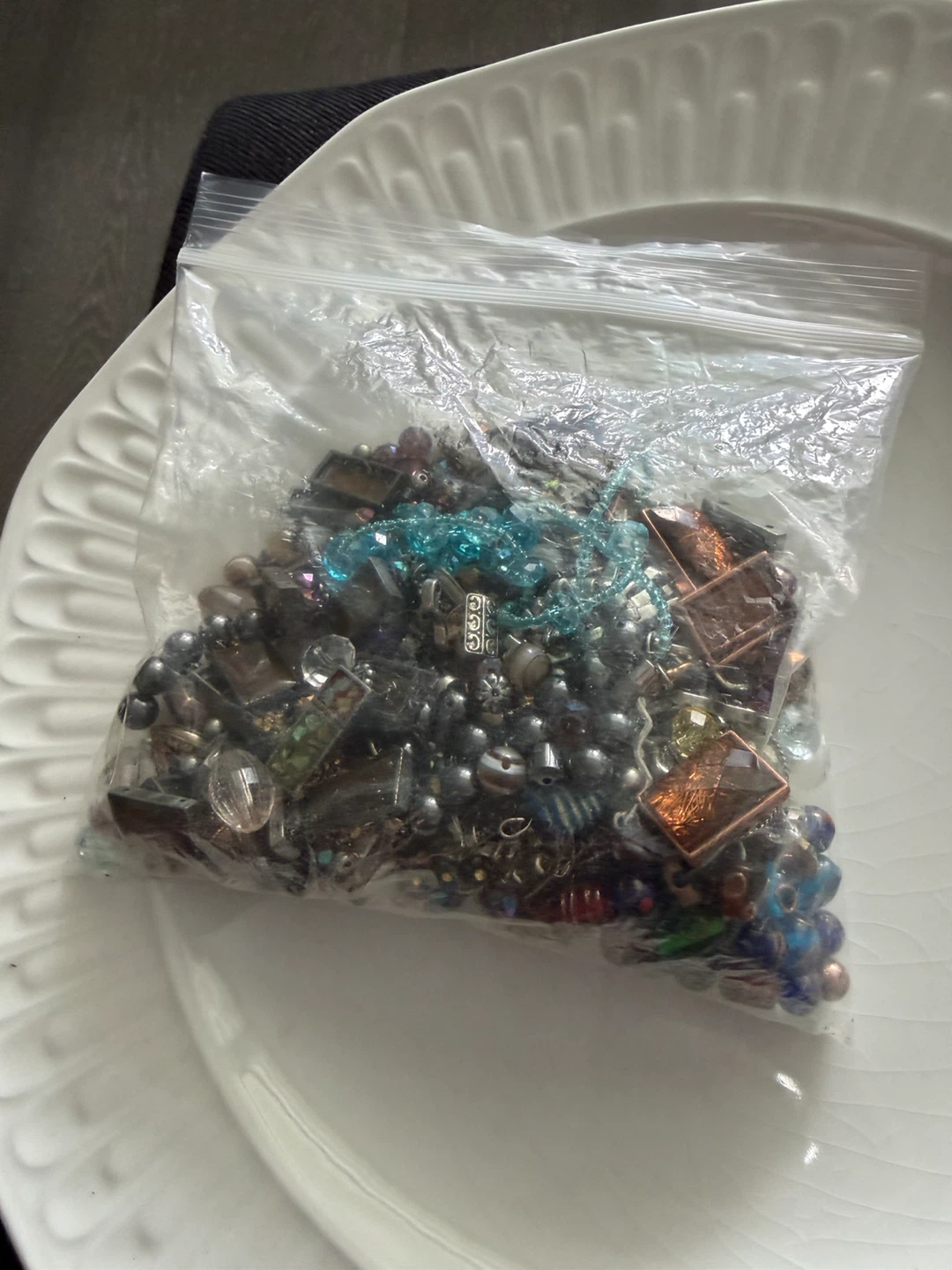 Assorted pieces of broken jewellery for repurposing/crafting - photo 4