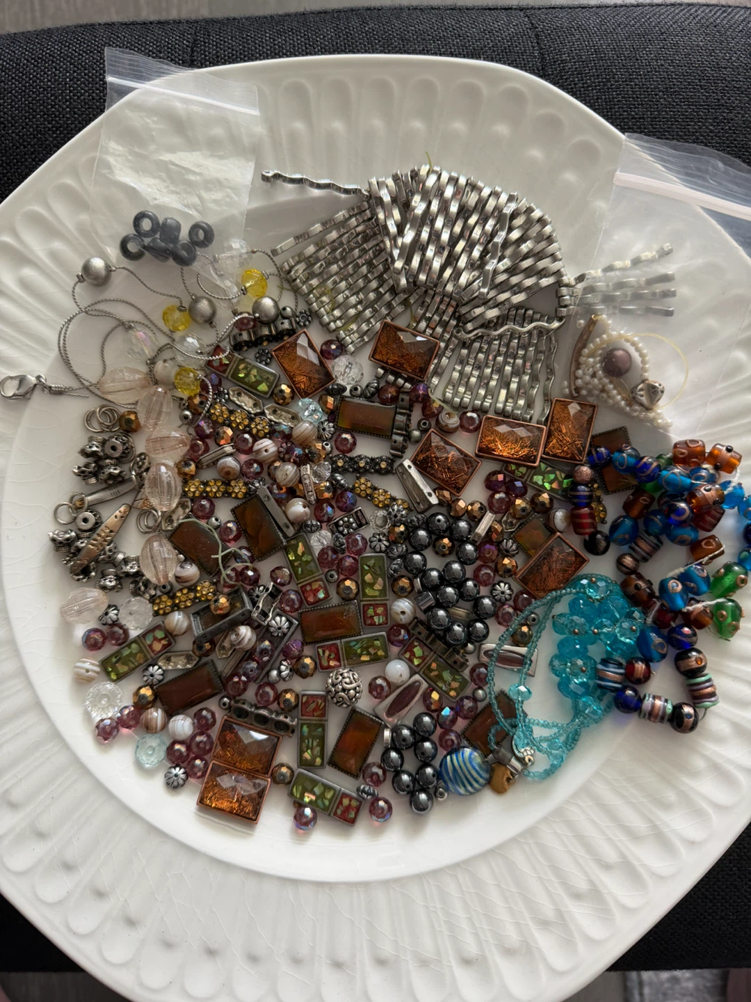 Assorted pieces of broken jewellery for repurposing/crafting - photo 5