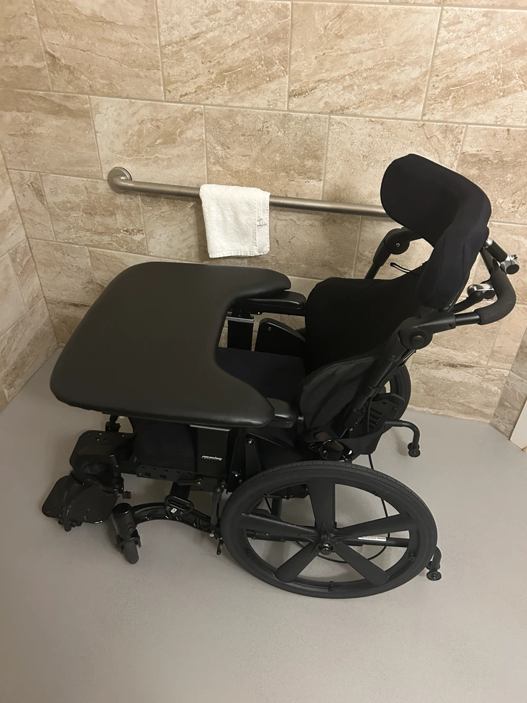 Fuze Wheelchair with Tray and Headrest 16x16 - photo 5