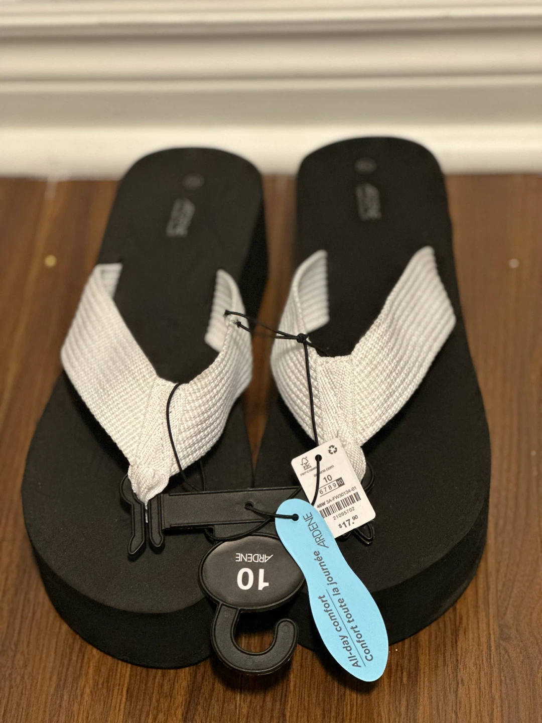 BRAND NEW with tags! ARDENE footwear in size 10 - photo 4