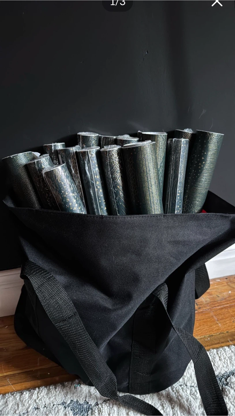 16 rolls of peel and stick wallpaper - photo 2