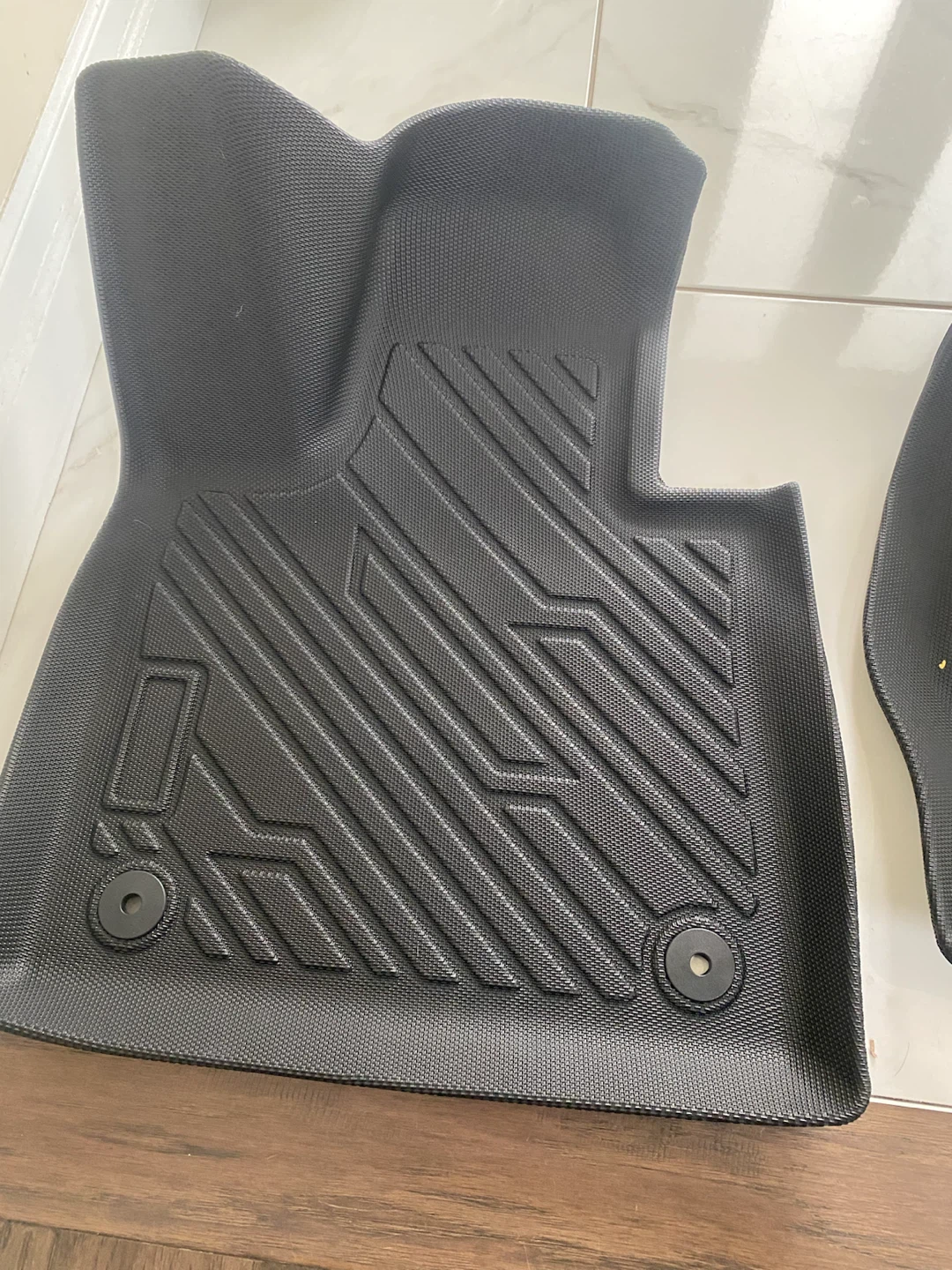 Floor mat fit explorer