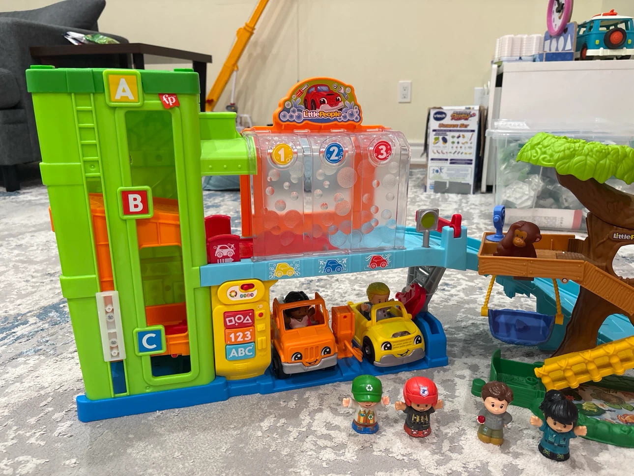 Fisher-Price Little People Farm and Garage and Zoo player - photo 2