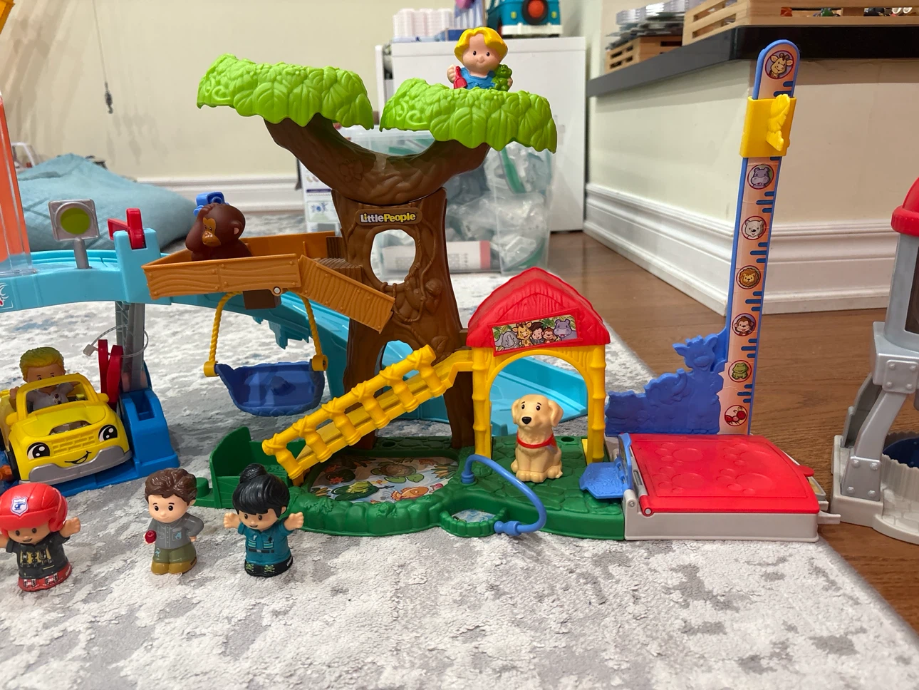 Fisher-Price Little People Farm and Garage and Zoo player - photo 3