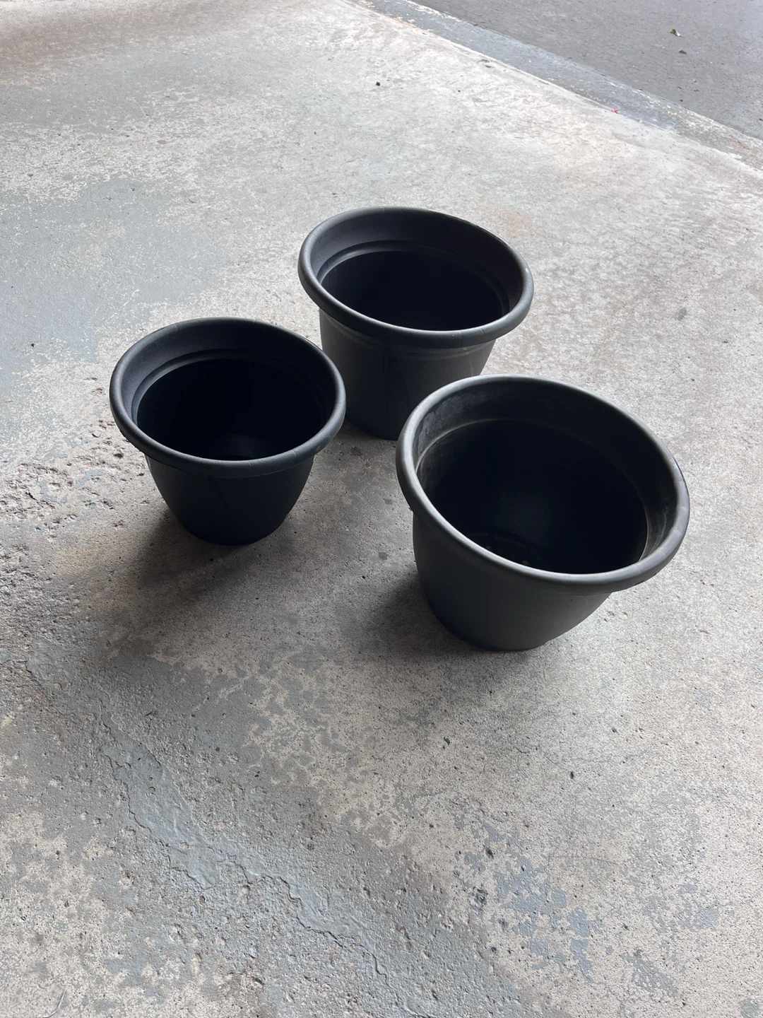 Set of 3 Black Plastic Plant Pots