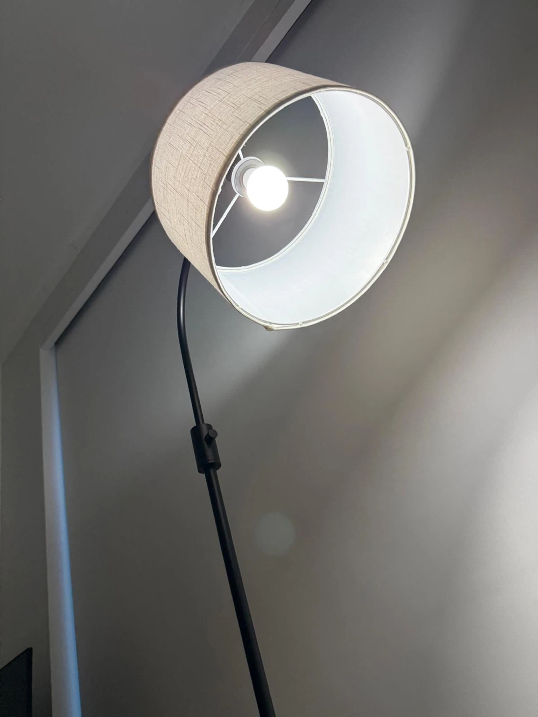 Floor lamp with white shade - photo 2
