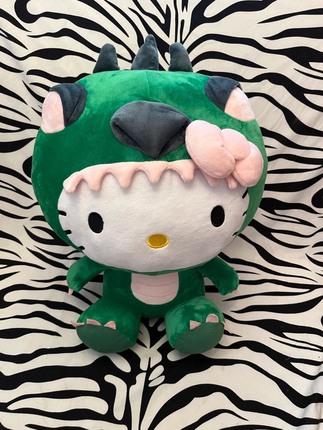 🩷 Hello Kitty 18 inch dragon costume Sanrio Plush Toy 🩷