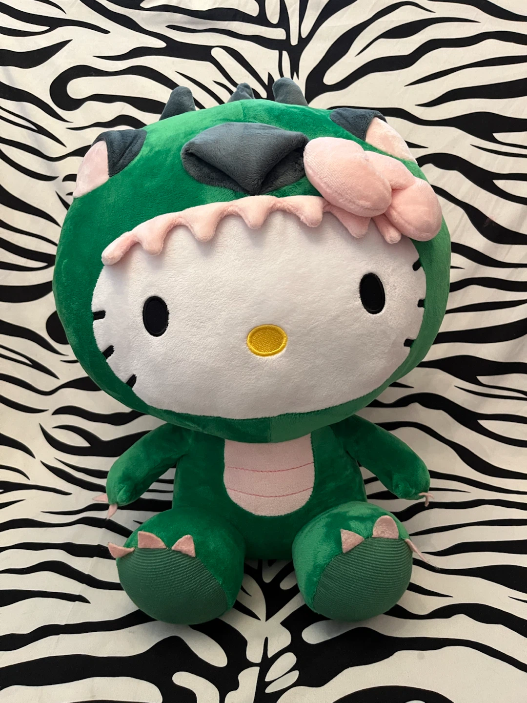 🩷 Hello Kitty 18 inch dragon costume Sanrio Plush Toy 🩷 - photo 2