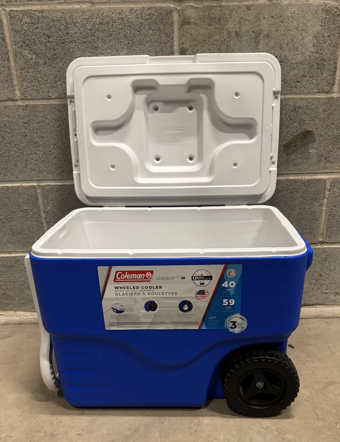 Coleman 40 Quart Blue Wheeled Cooler hold 59 cans 38$cash