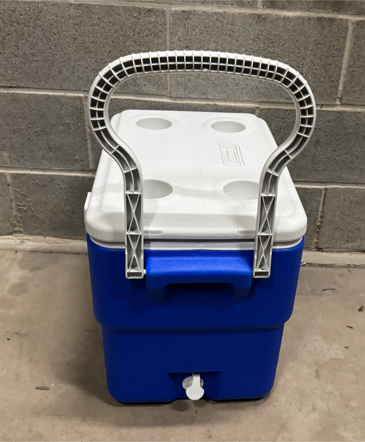 Coleman 40 Quart Blue Wheeled Cooler hold 59 cans 38$cash - photo 3