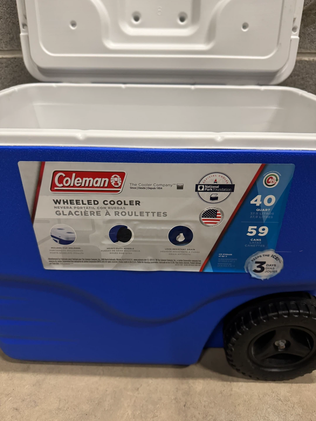 Coleman 40 Quart Blue Wheeled Cooler hold 59 cans 38$cash - photo 4