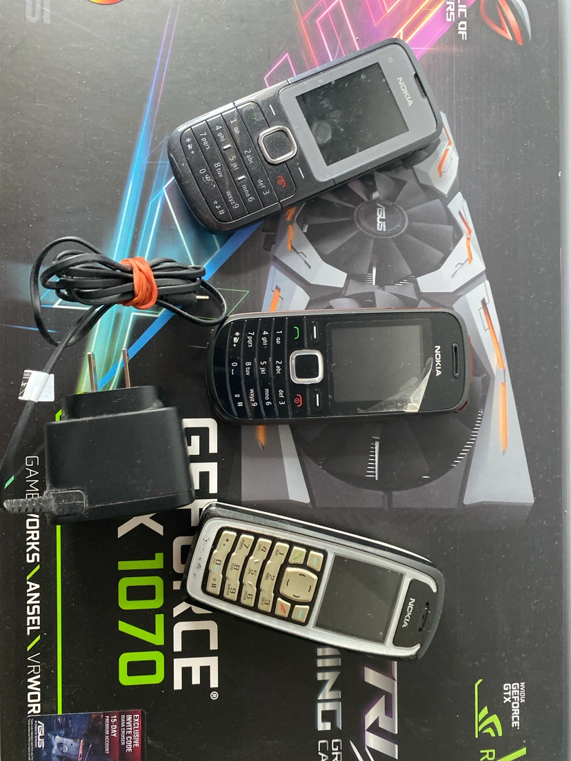 Lot of 3 Nokia Feature Phones