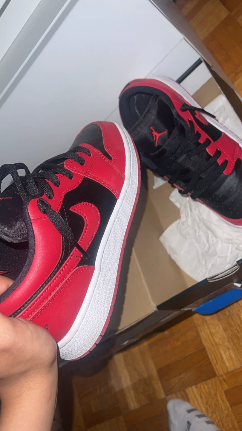 Nike Air Jordan 1 Mid (GS) Sneakers