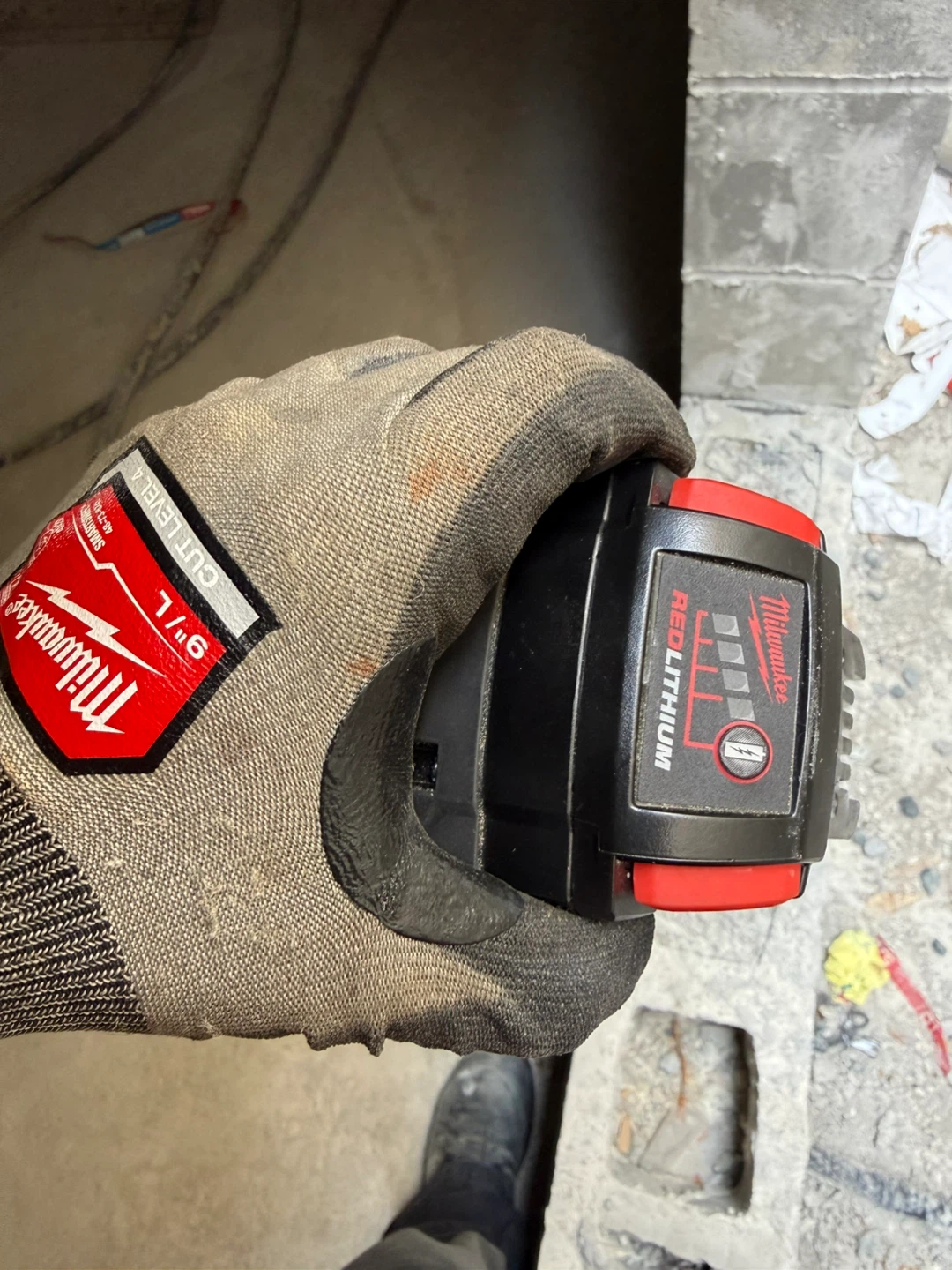 Milwaukee M18 REDLITHIUM XC4.0 4.0 Ah Battery Pack - photo 2