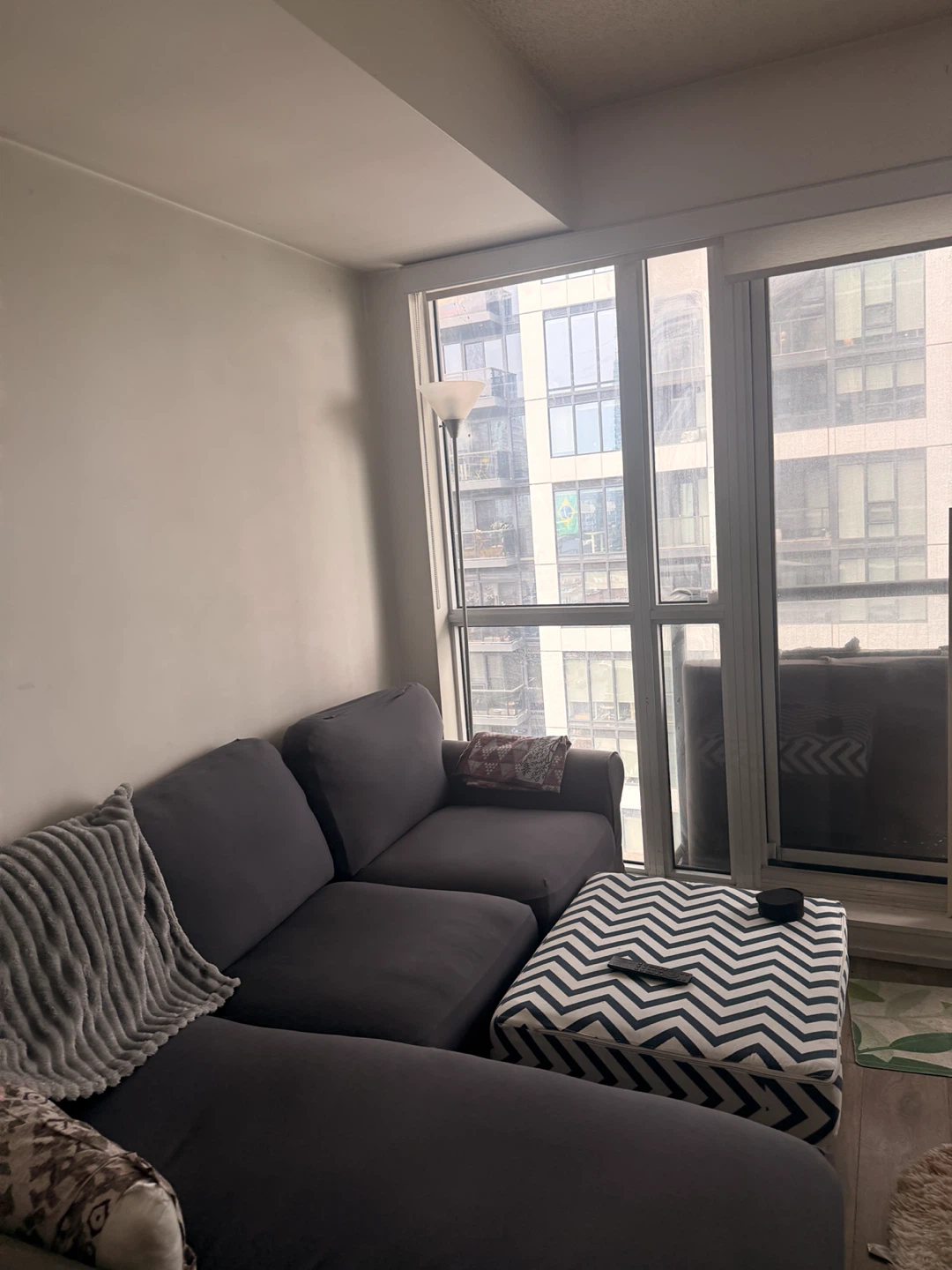 1 private bedroom for rent in 1bed 1 Den