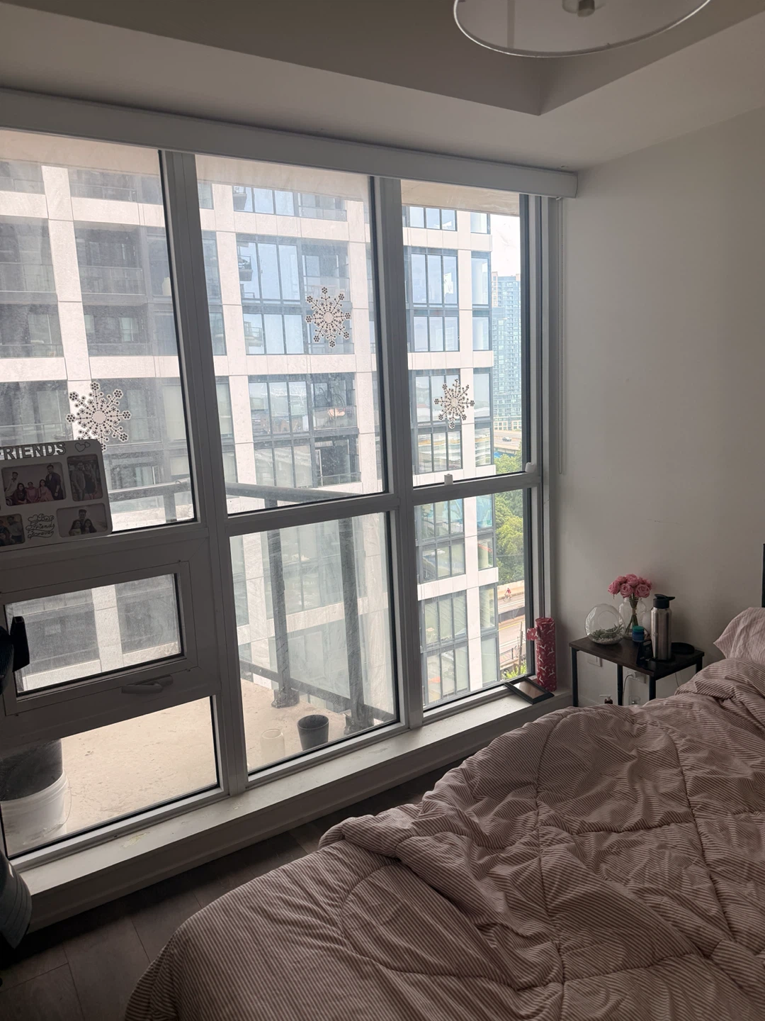 1 private bedroom for rent in 1bed 1 Den - photo 3