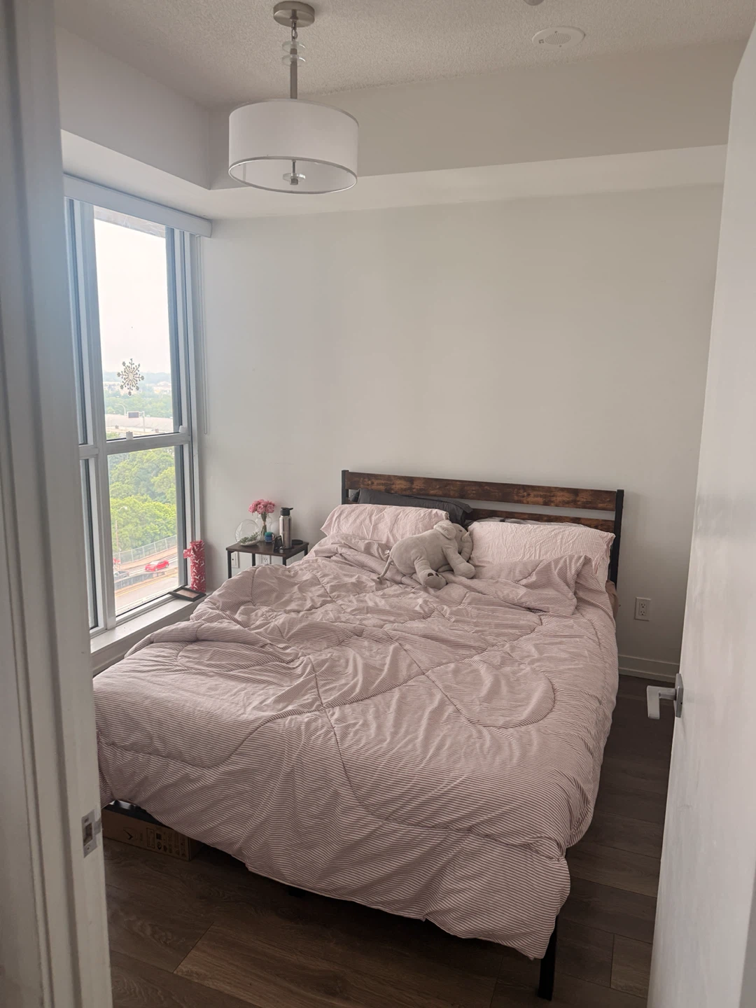 1 private bedroom for rent in 1bed 1 Den - photo 5