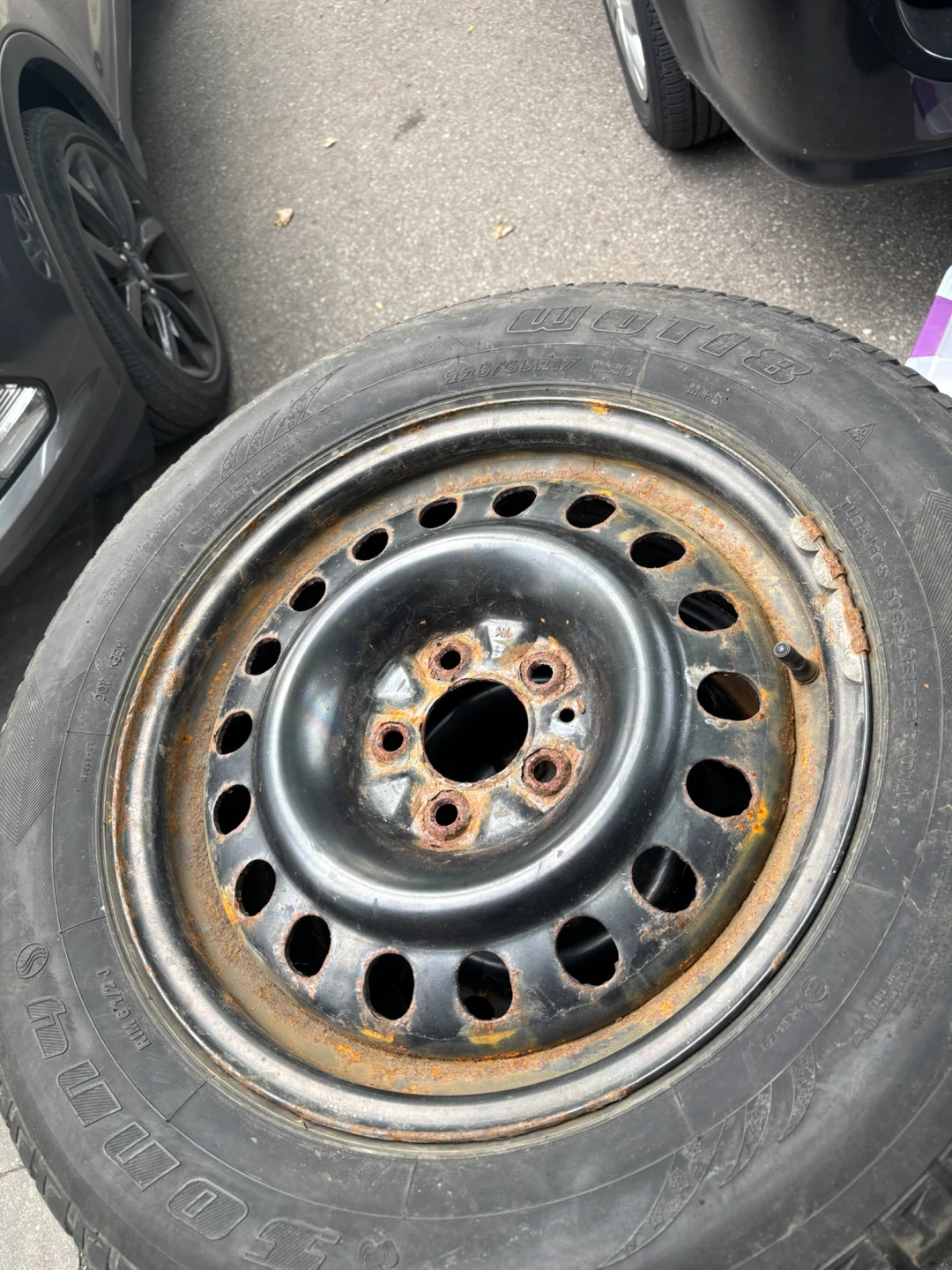 Set of 4 Winter Tires on Rims 225/65/17 - photo 2