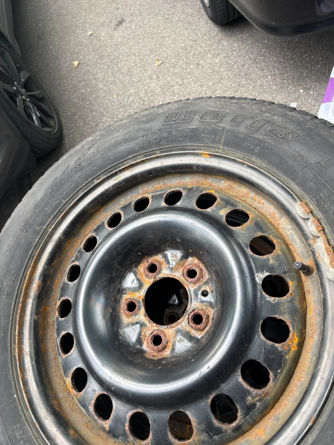 Set of 4 Winter Tires on Rims 225/65/17 - photo 4