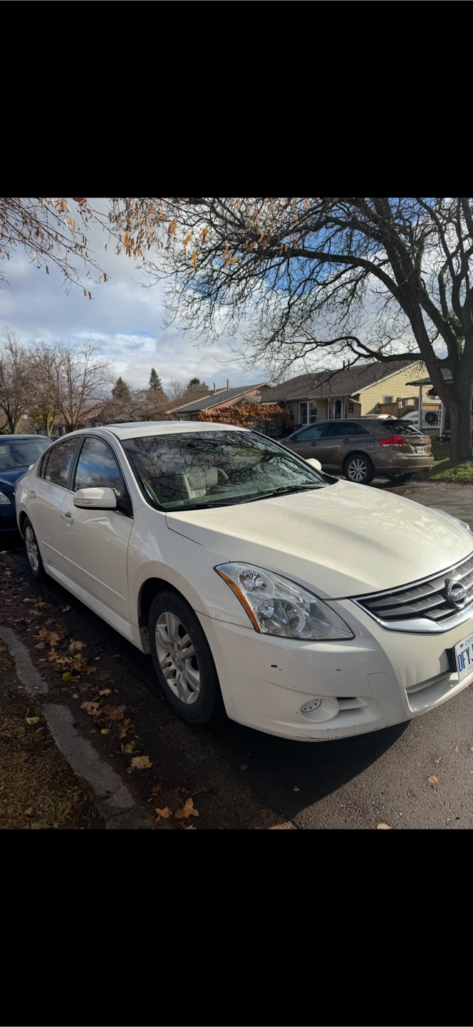 White Nissan Altima Sedan - photo 2