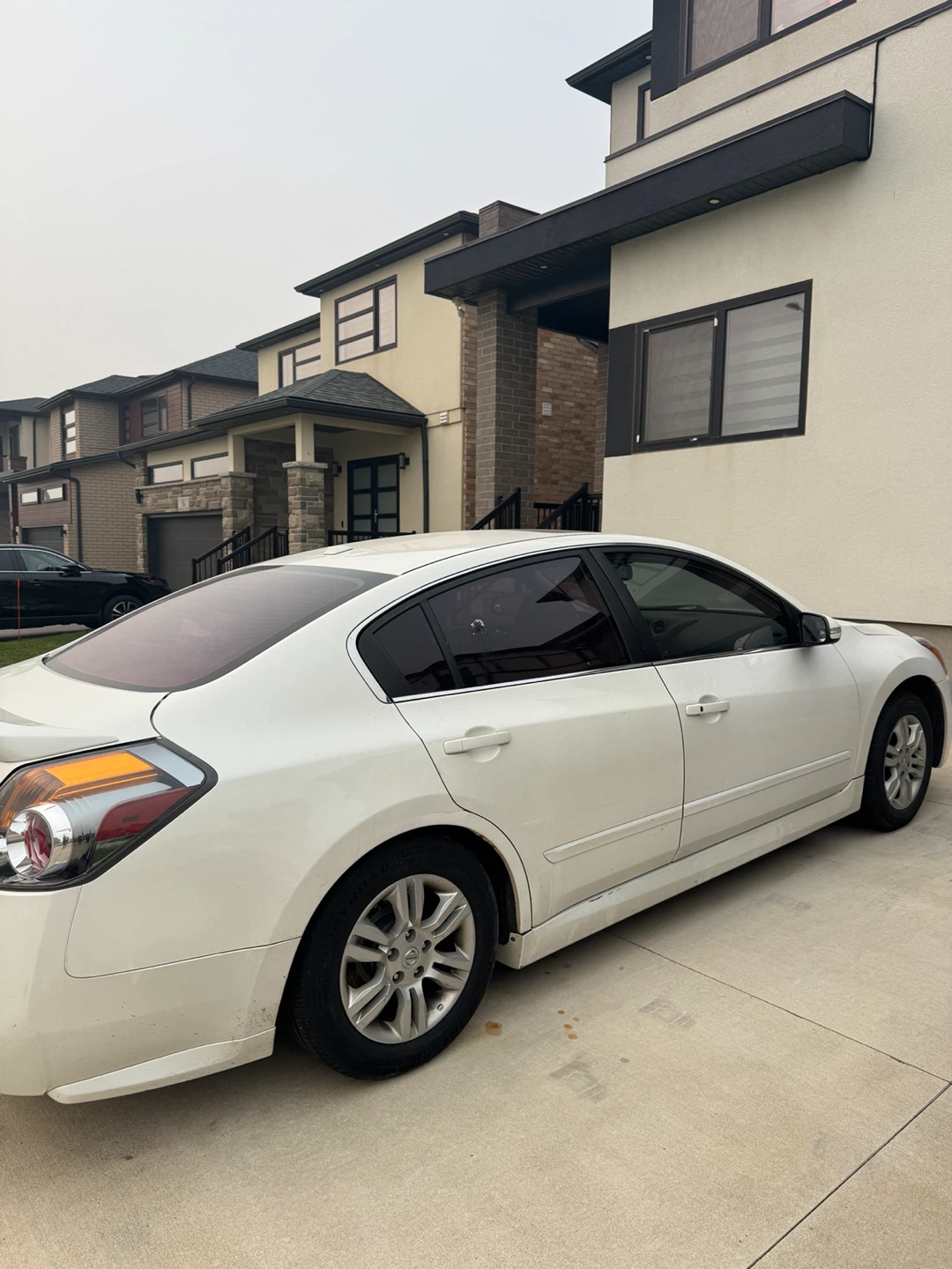 White Nissan Altima Sedan - photo 3