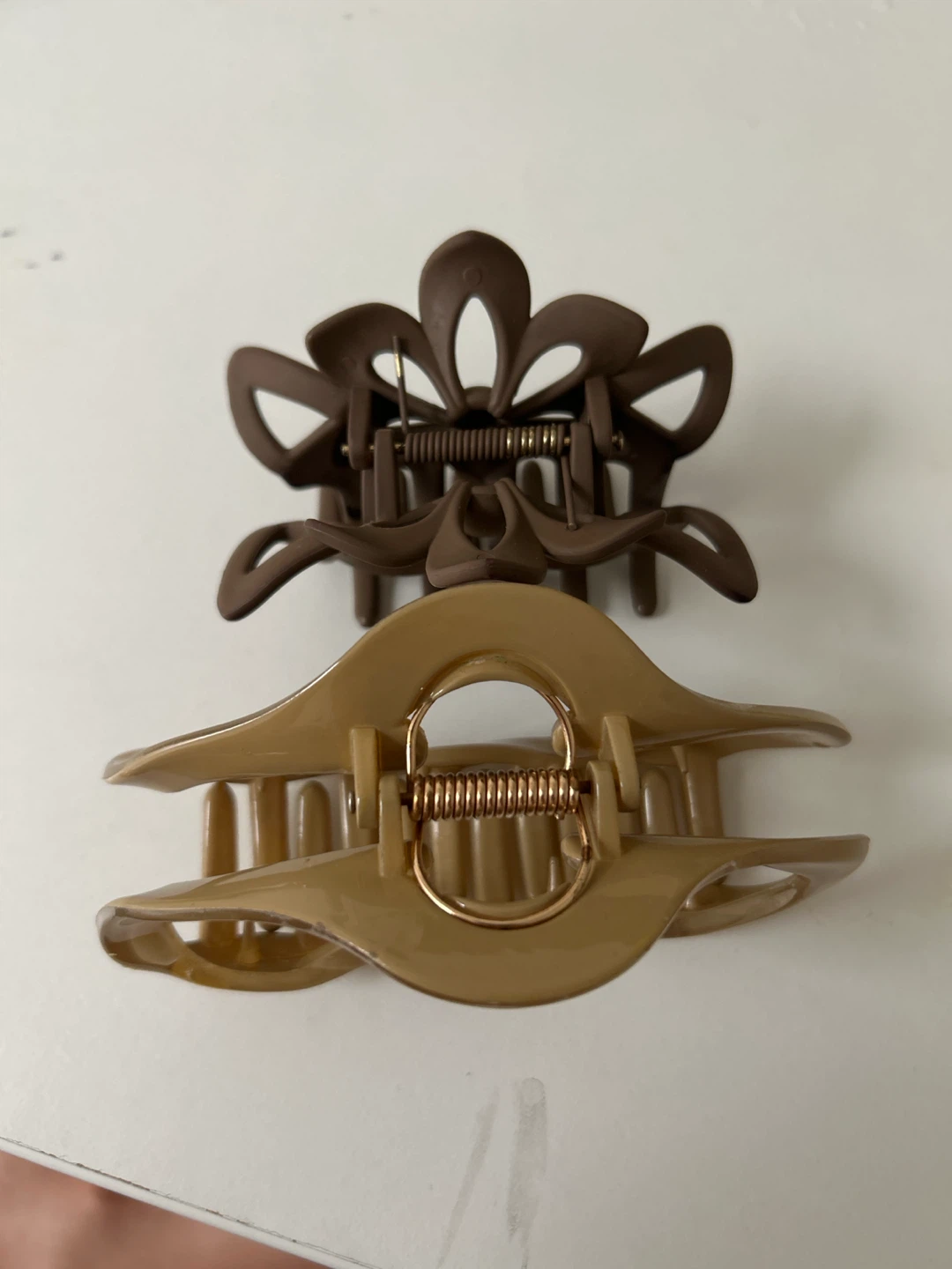 2 Brown Hair Claw Clips - photo 2