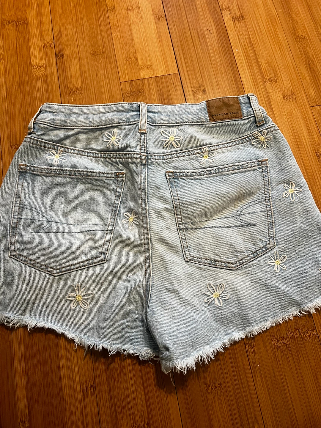 American Eagle Daisy Denim Shorts - photo 2