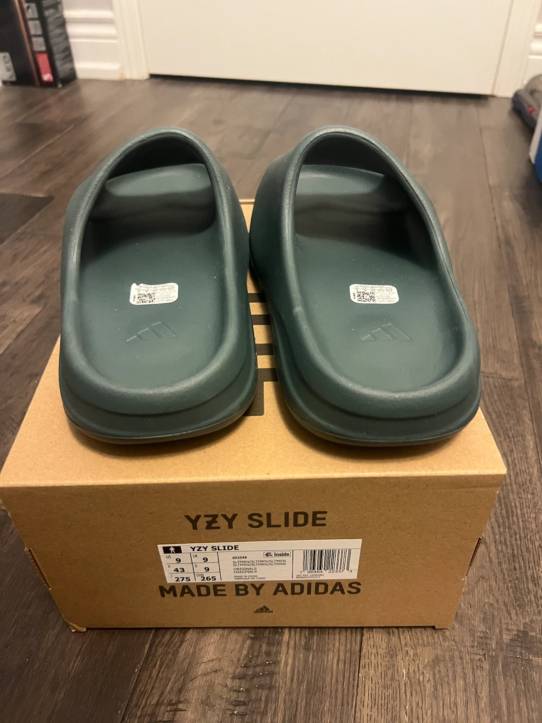Yeezy slides (size 9) - photo 2