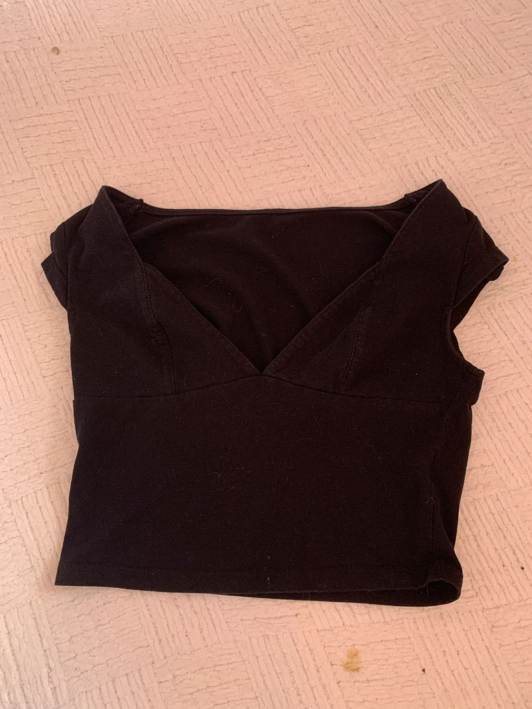 Black v-neck crop top t shirt