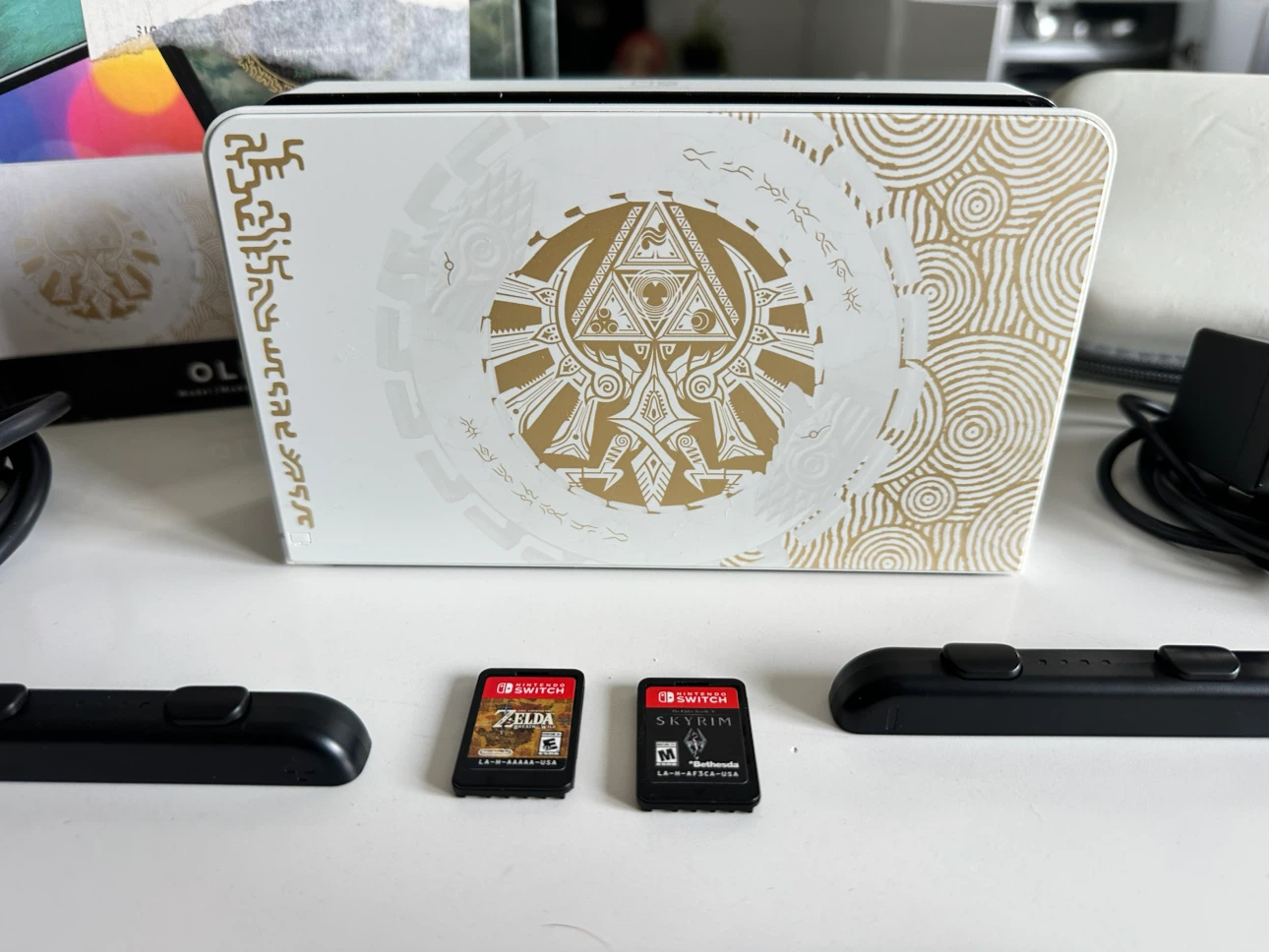 Nintendo Switch OLED Zelda Edition + Games & Accessories - photo 2