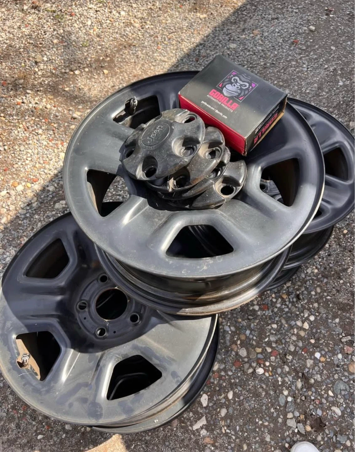 17” rims with Jeep Hub Caps and lug nuts - photo 2