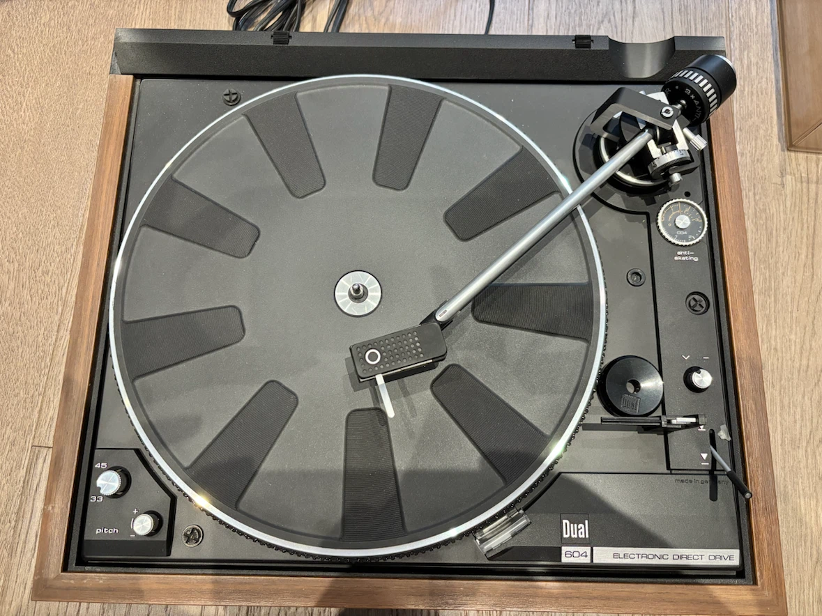 DUAL CS 604 Electronic Direct Drive Turntable