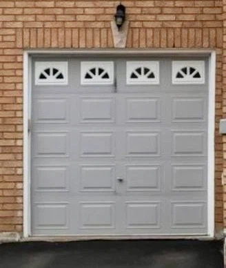 Garage door good condition with complete setup including spring - photo 2