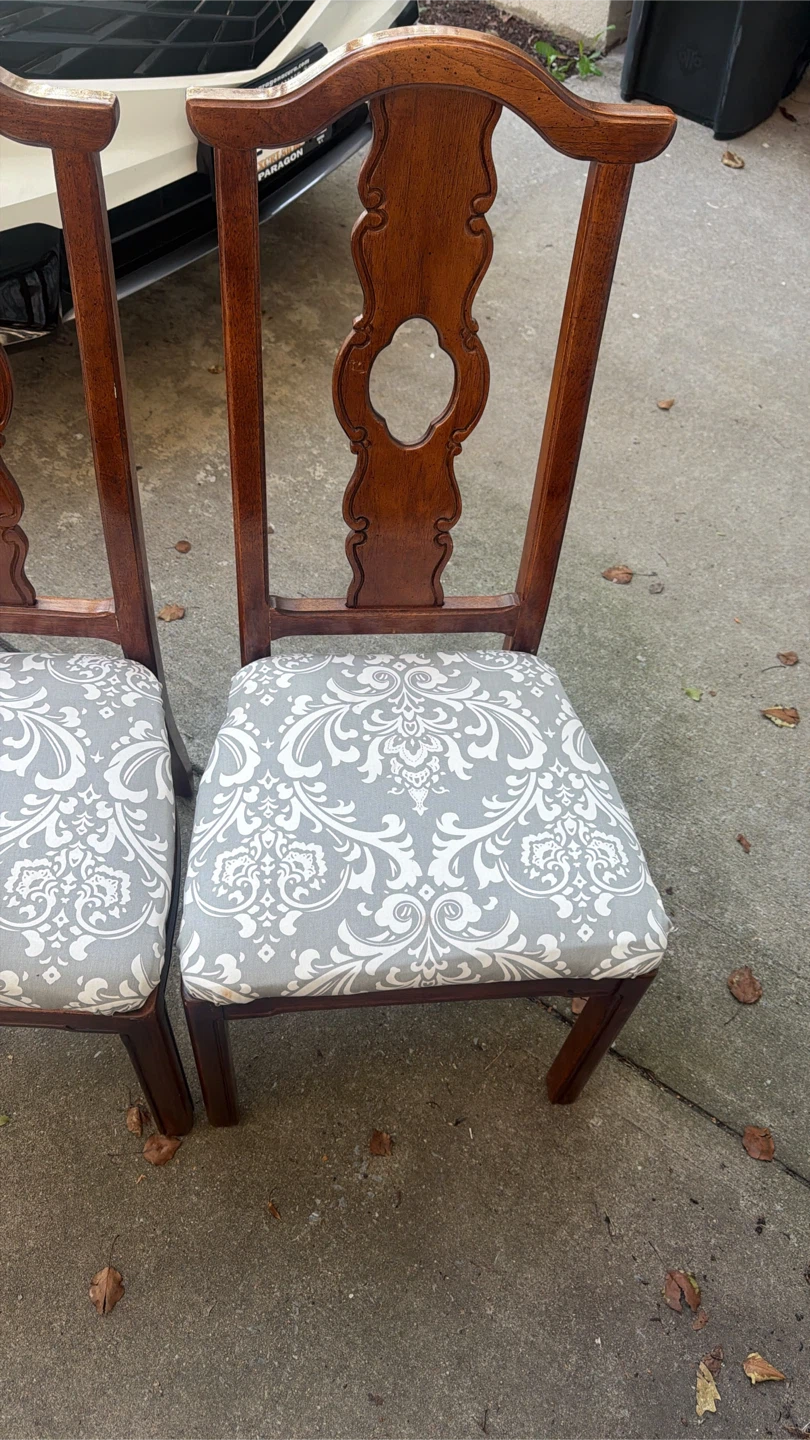Set of 4 Wooden Dining Chairs - photo 2