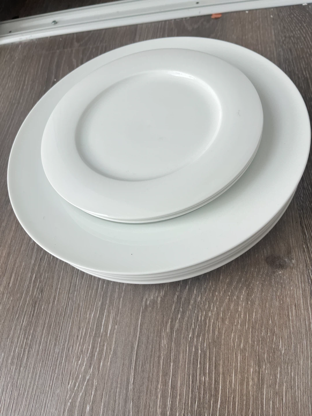 White ceramic Dinner Plates - Set of 4