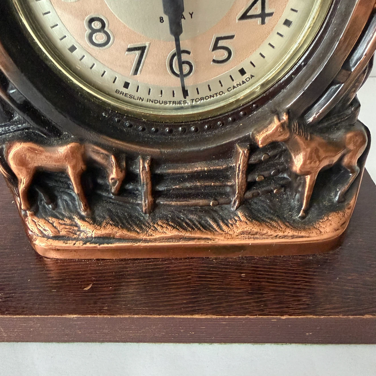 Breslin 8-Day Wind-up Copper Tone Clock and Horse - NOT WORKING - photo 3