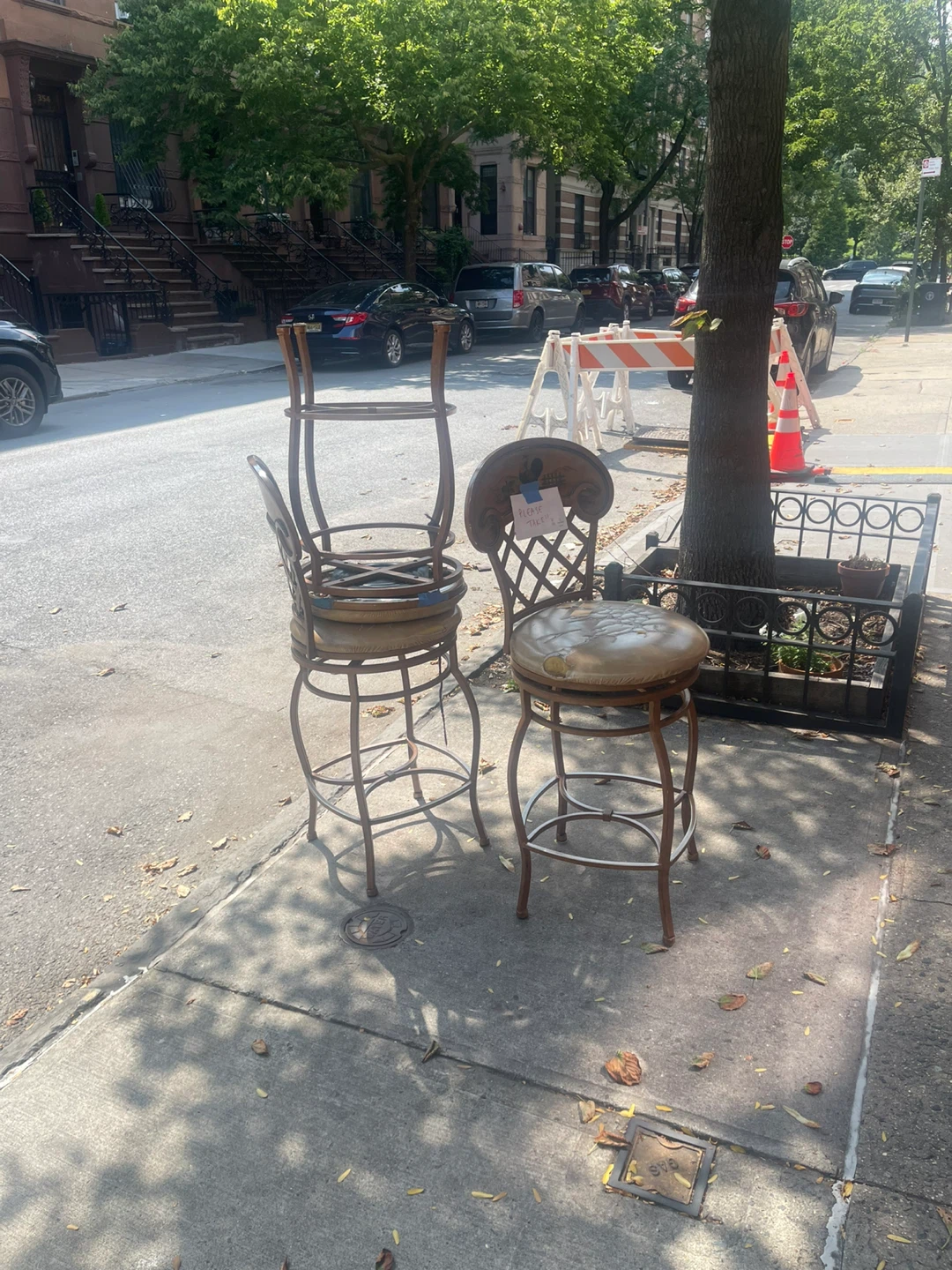 FREE CHAIRS – CURBSIDE
