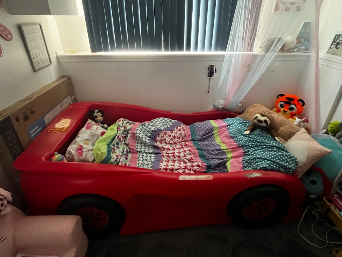 Little Tikes Lightning McQueen Race Car Toddler Bed